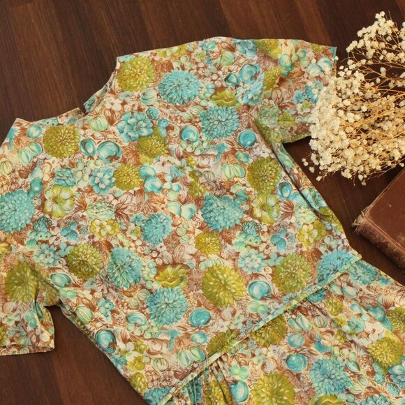 Vintage 1960s Wiggle Dress, Green and Blue and Brown Floral and Fruit Print - Picture 5 of 10